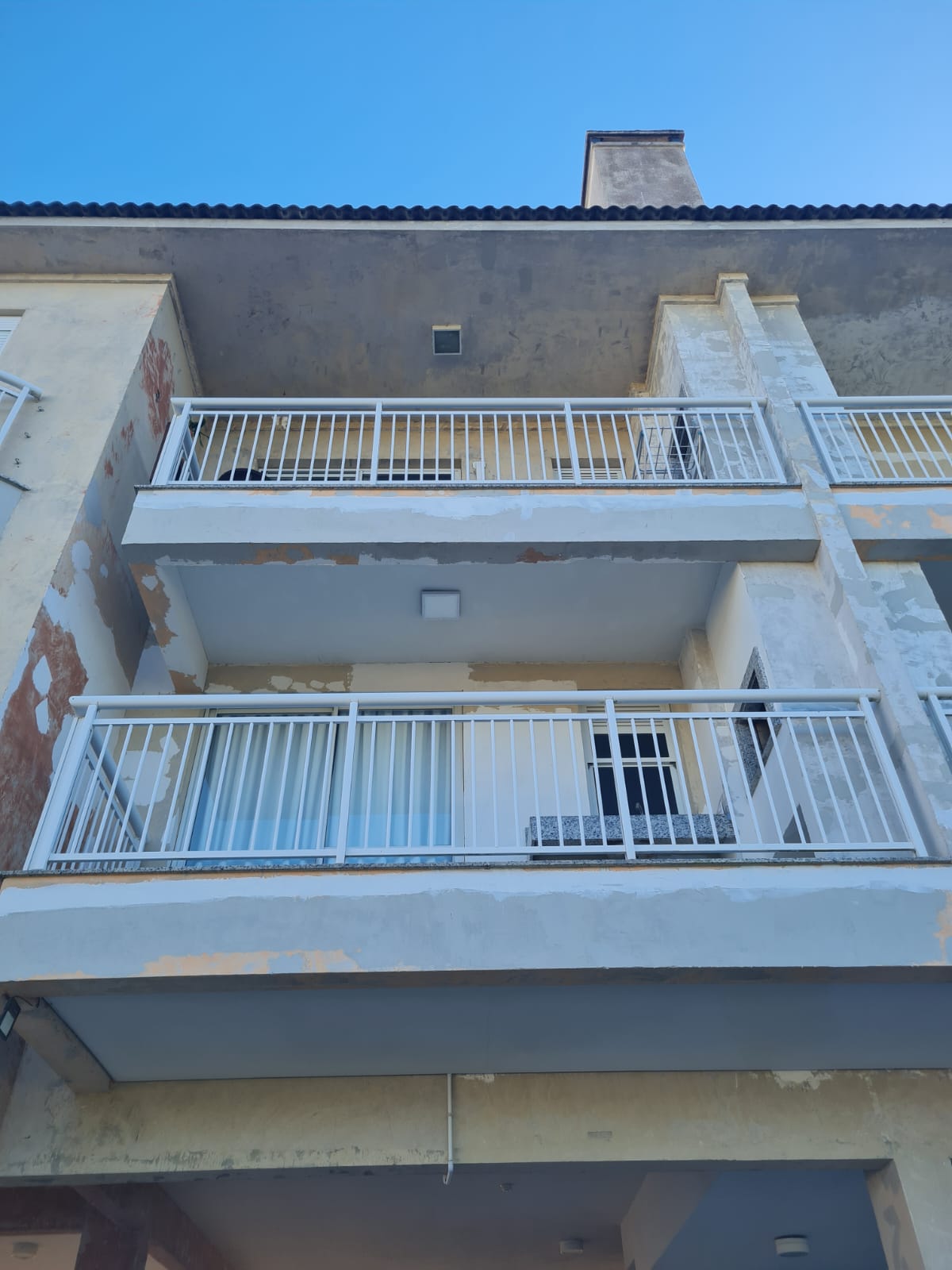 Fachada do Isola Ravenna com tratamento de patologias entre as varandas