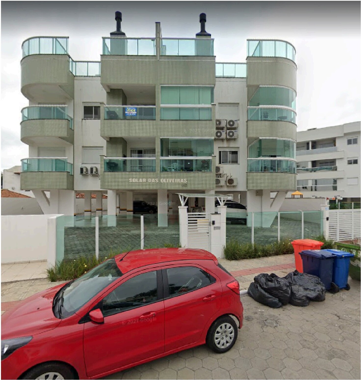 Fachada do Solar das Oliveiras com sacadas